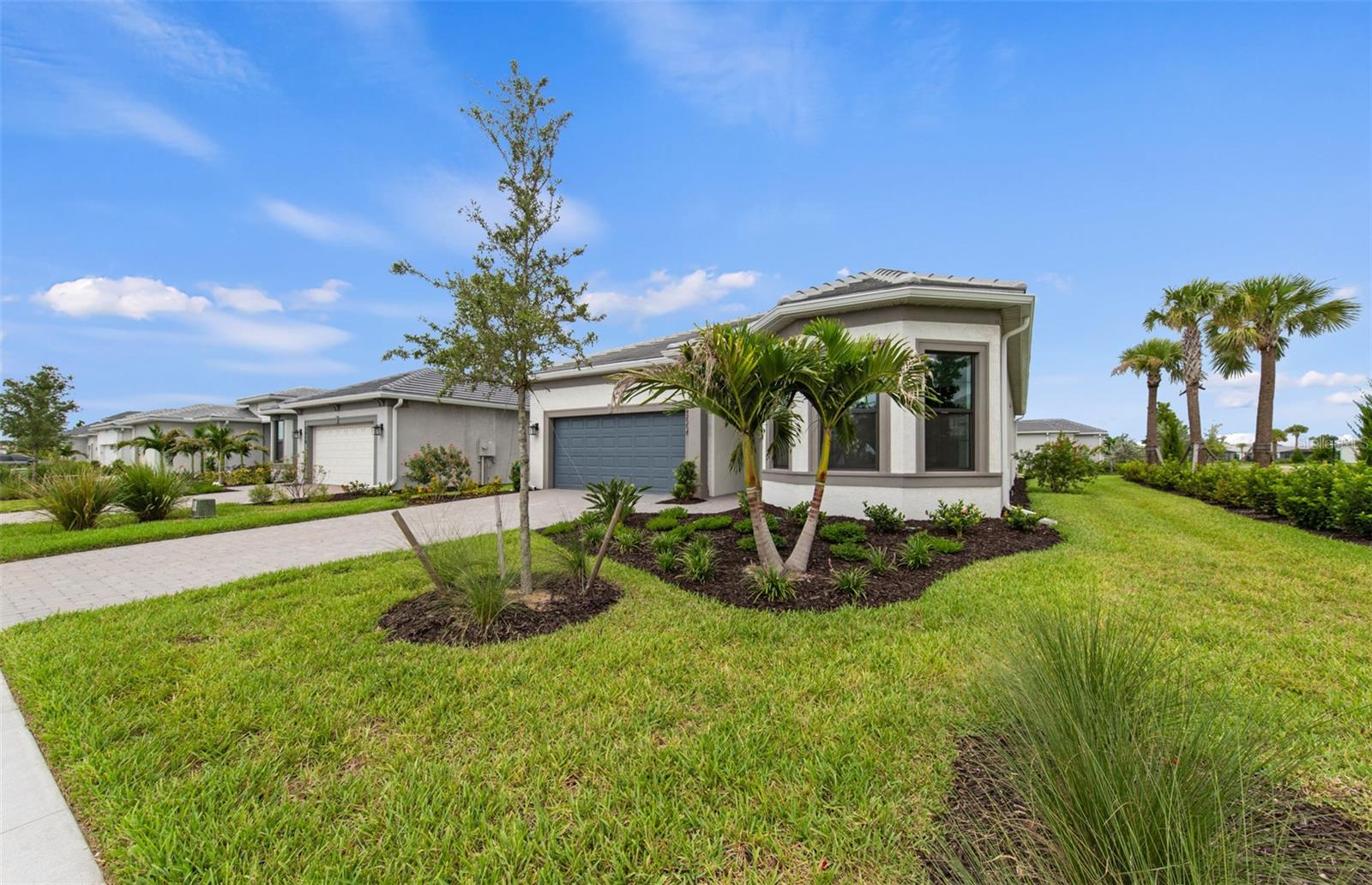 5006 GOLDEN SHORE CT — photo 2