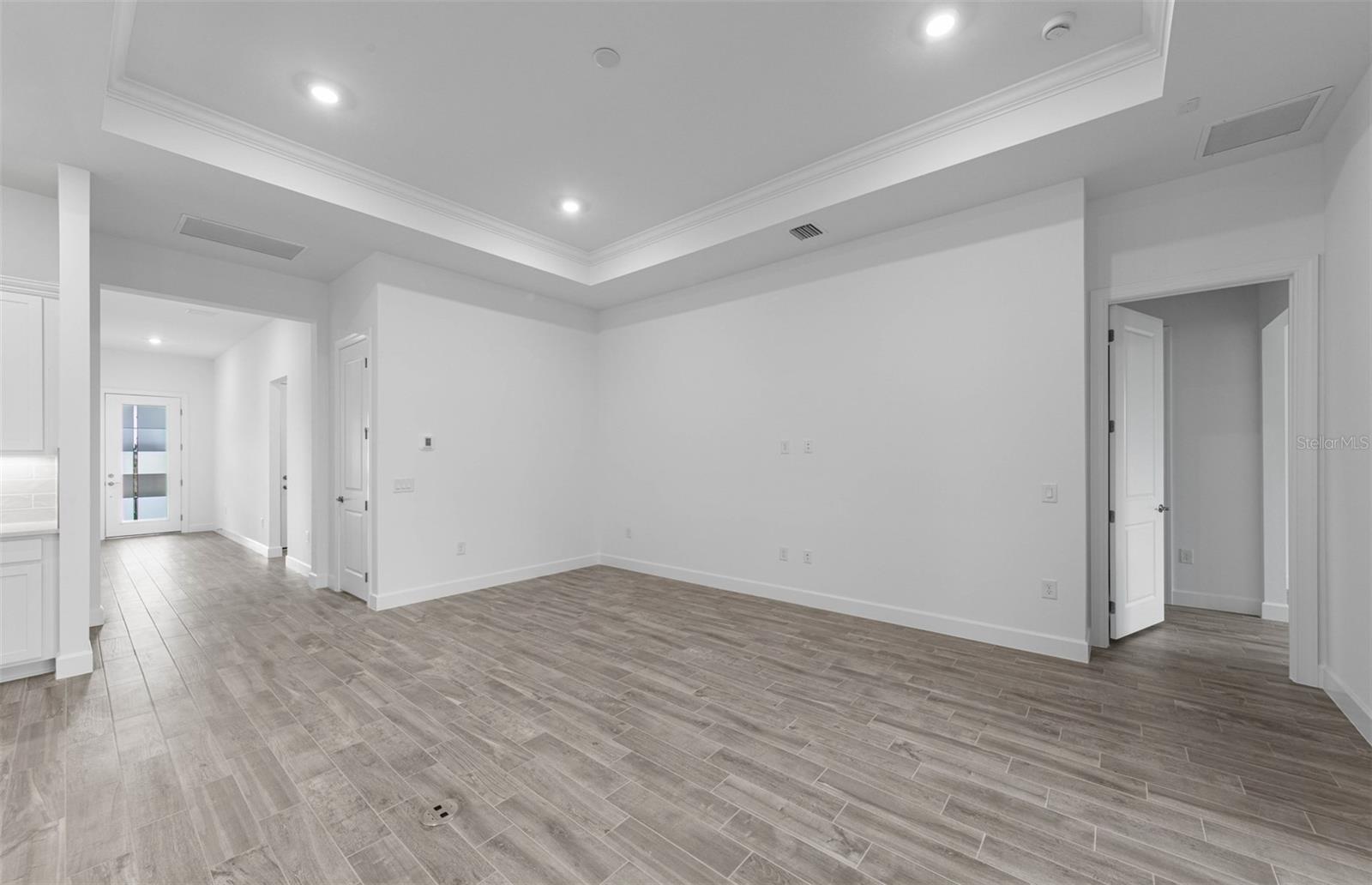 5006 GOLDEN SHORE CT — photo 10