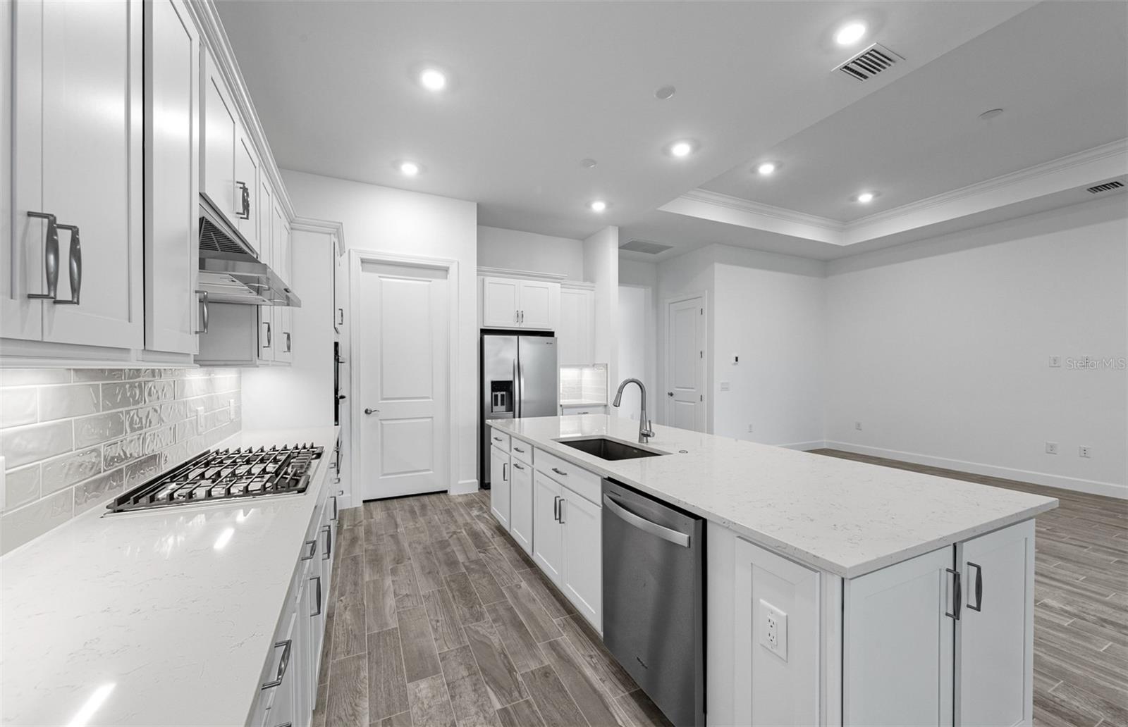 5006 GOLDEN SHORE CT — photo 19