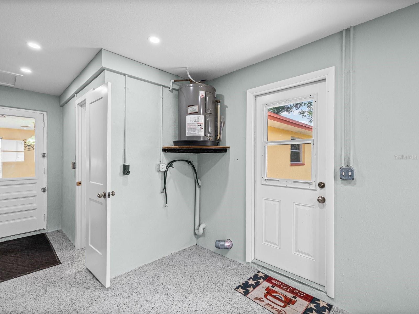 1547 ANDOVER DR — photo 21