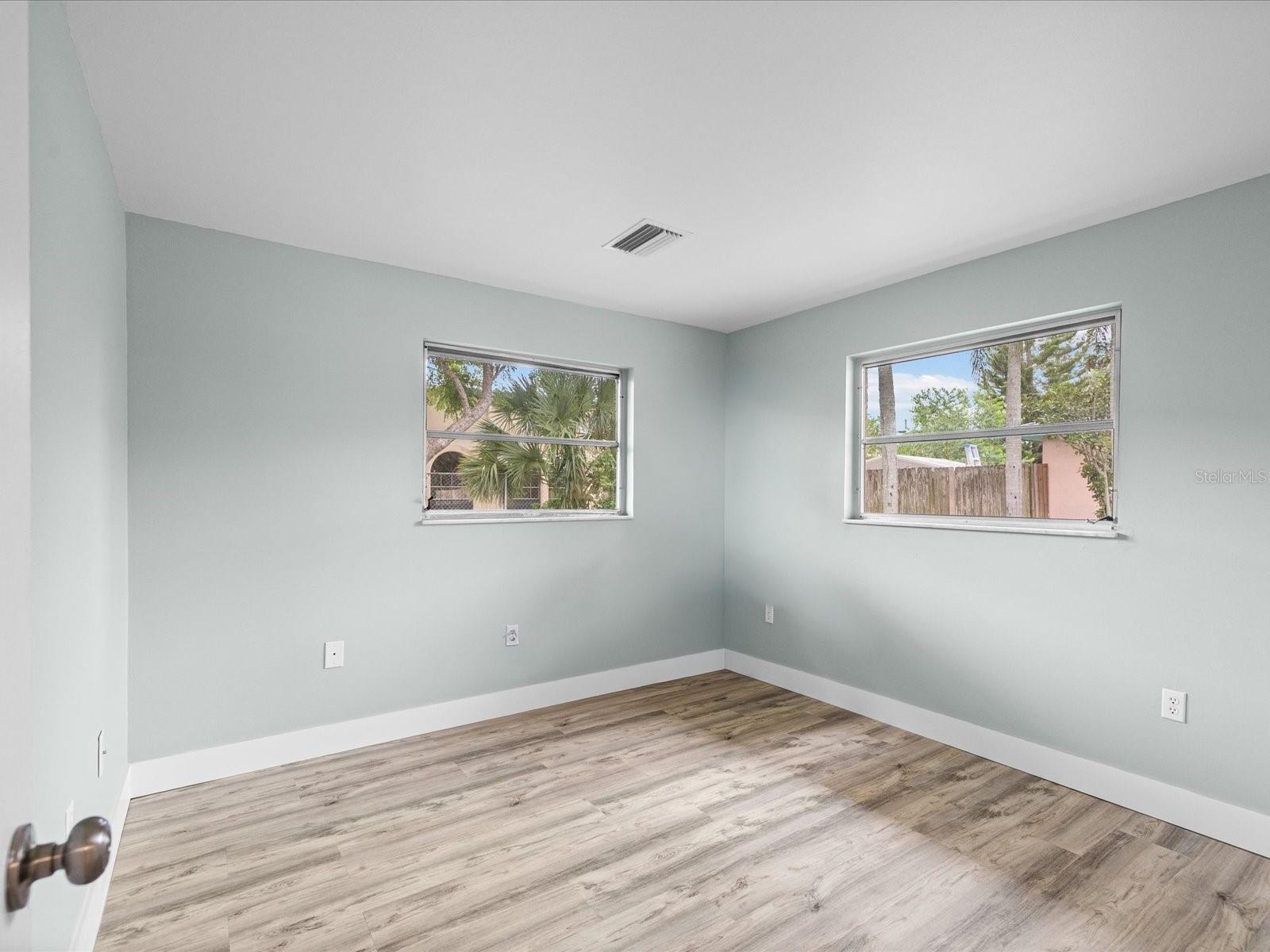 1547 ANDOVER DR — photo 15