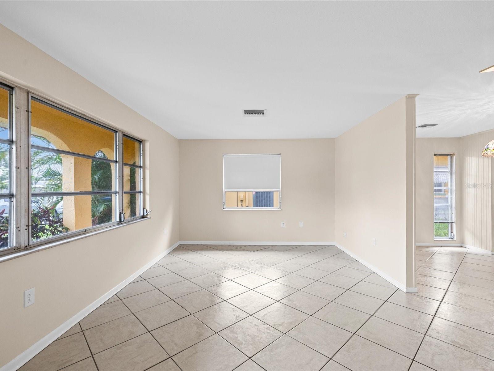 1547 ANDOVER DR — photo 5