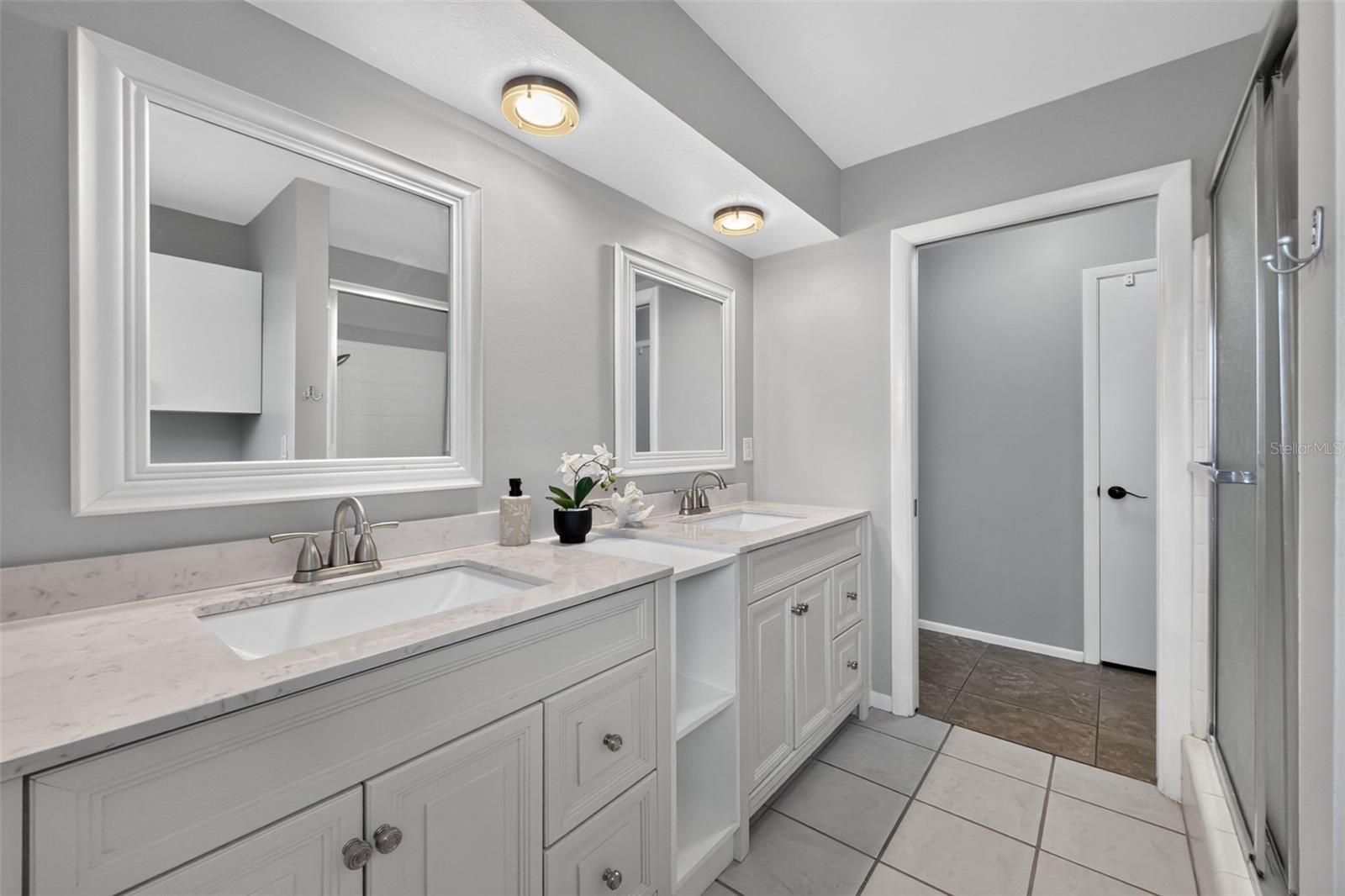 559 MOUNT VERNON DR — photo 36