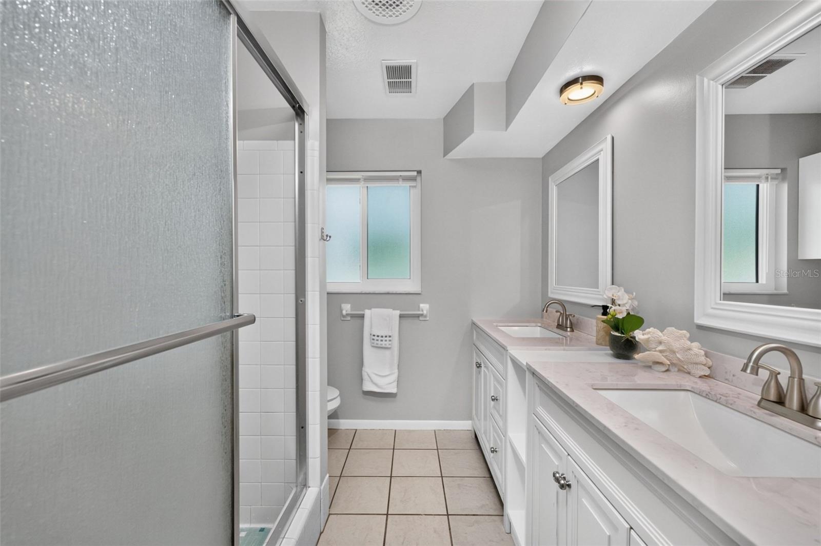 559 MOUNT VERNON DR — photo 34