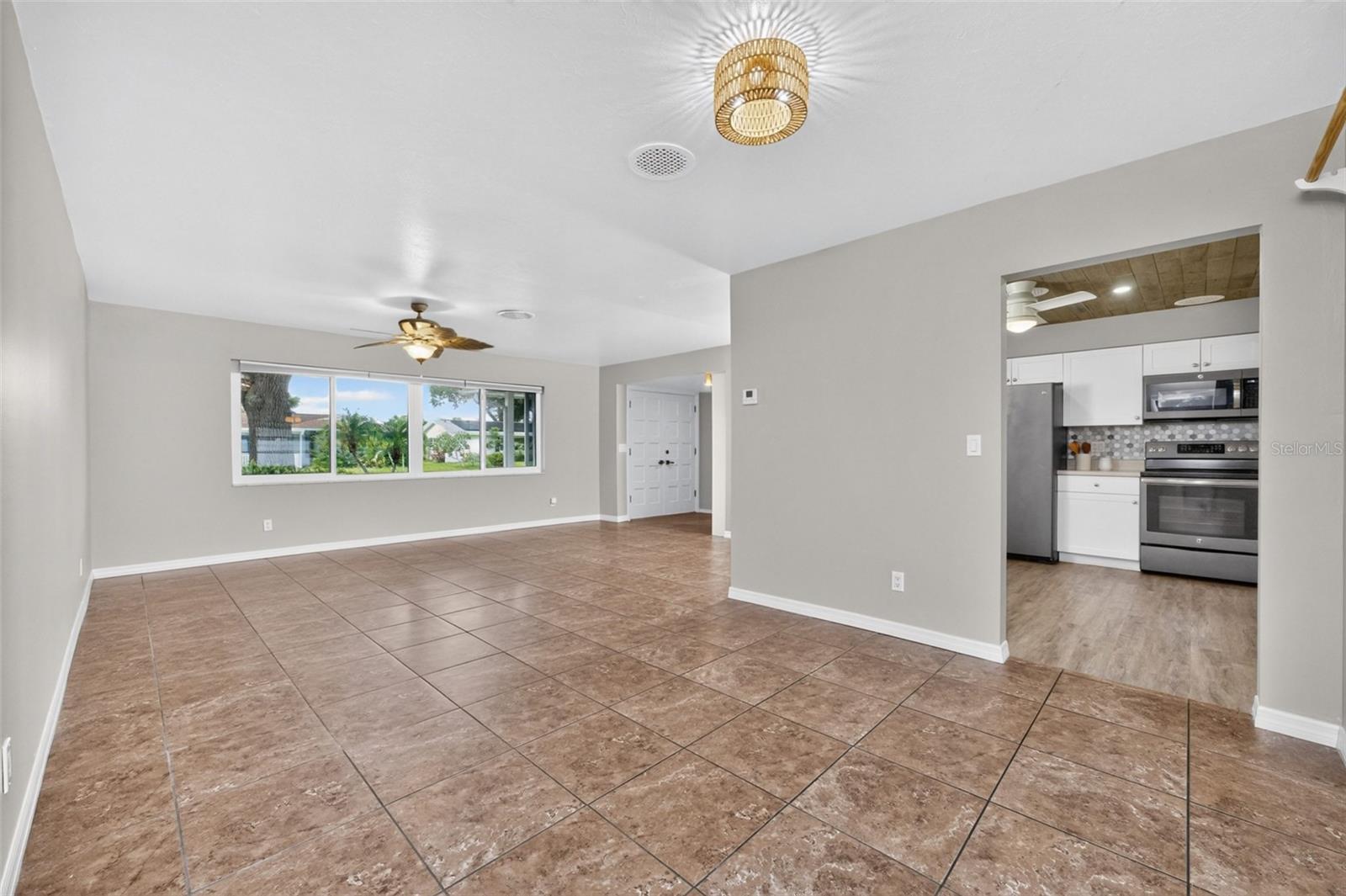 559 MOUNT VERNON DR — photo 5