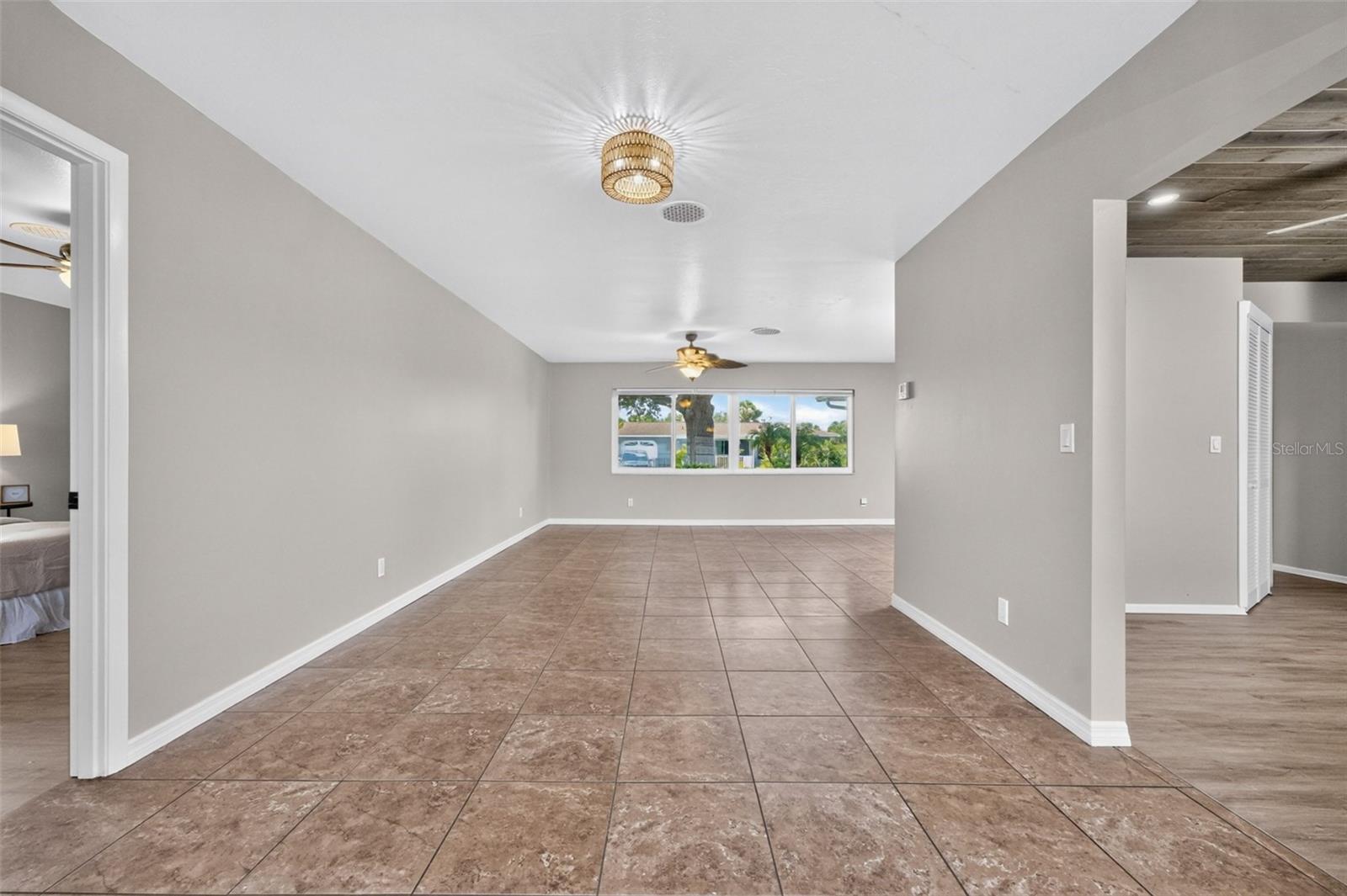 559 MOUNT VERNON DR — photo 20