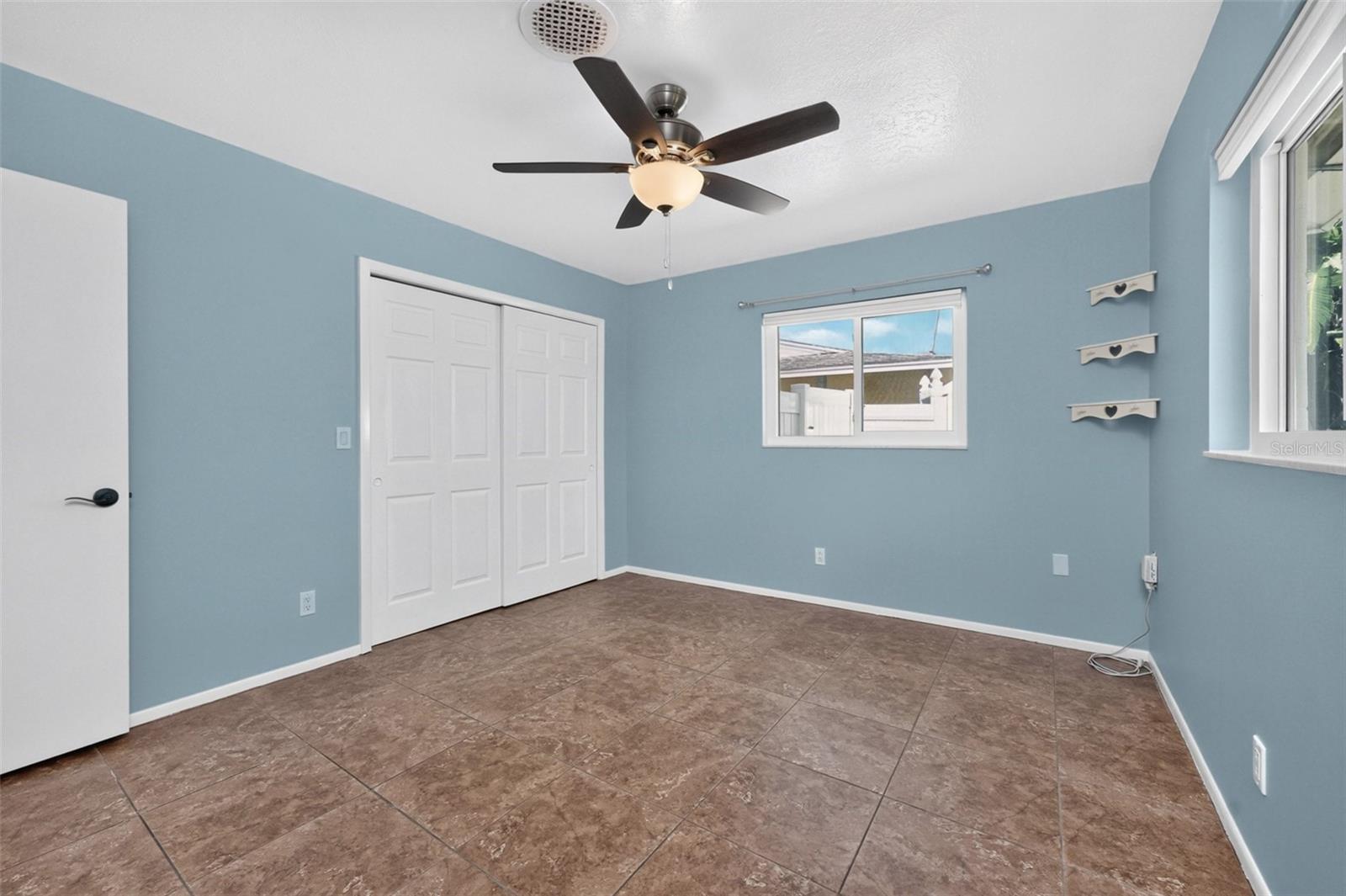 559 MOUNT VERNON DR — photo 31