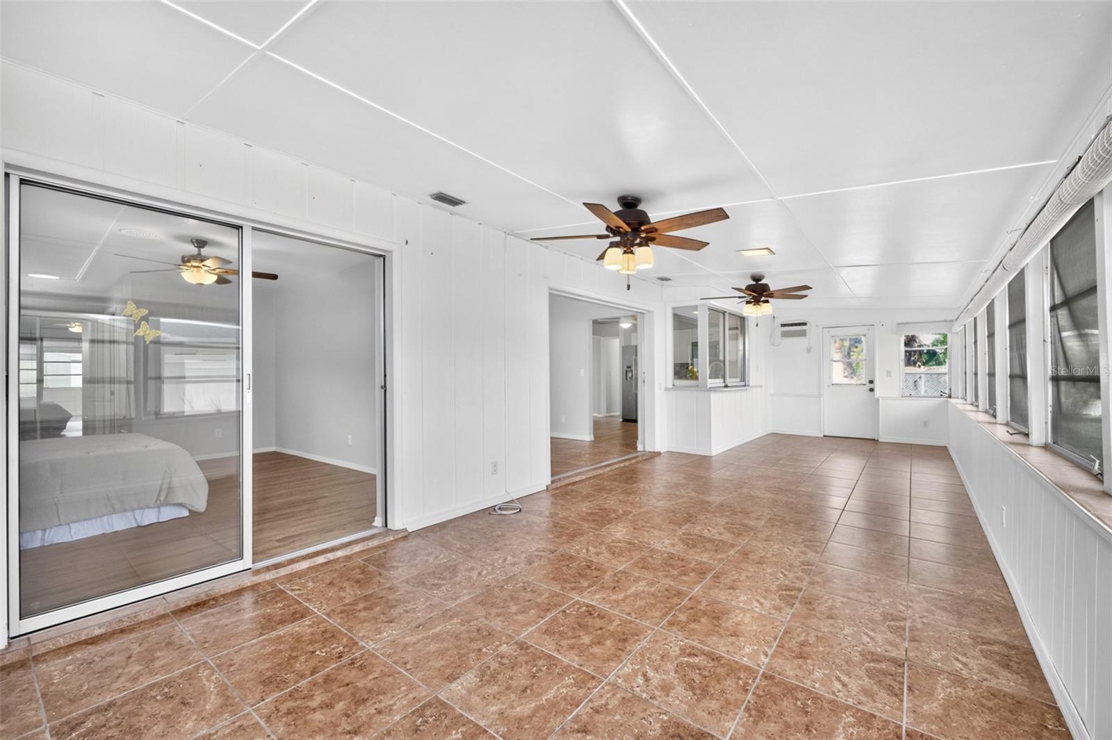 559 MOUNT VERNON DR — photo 38