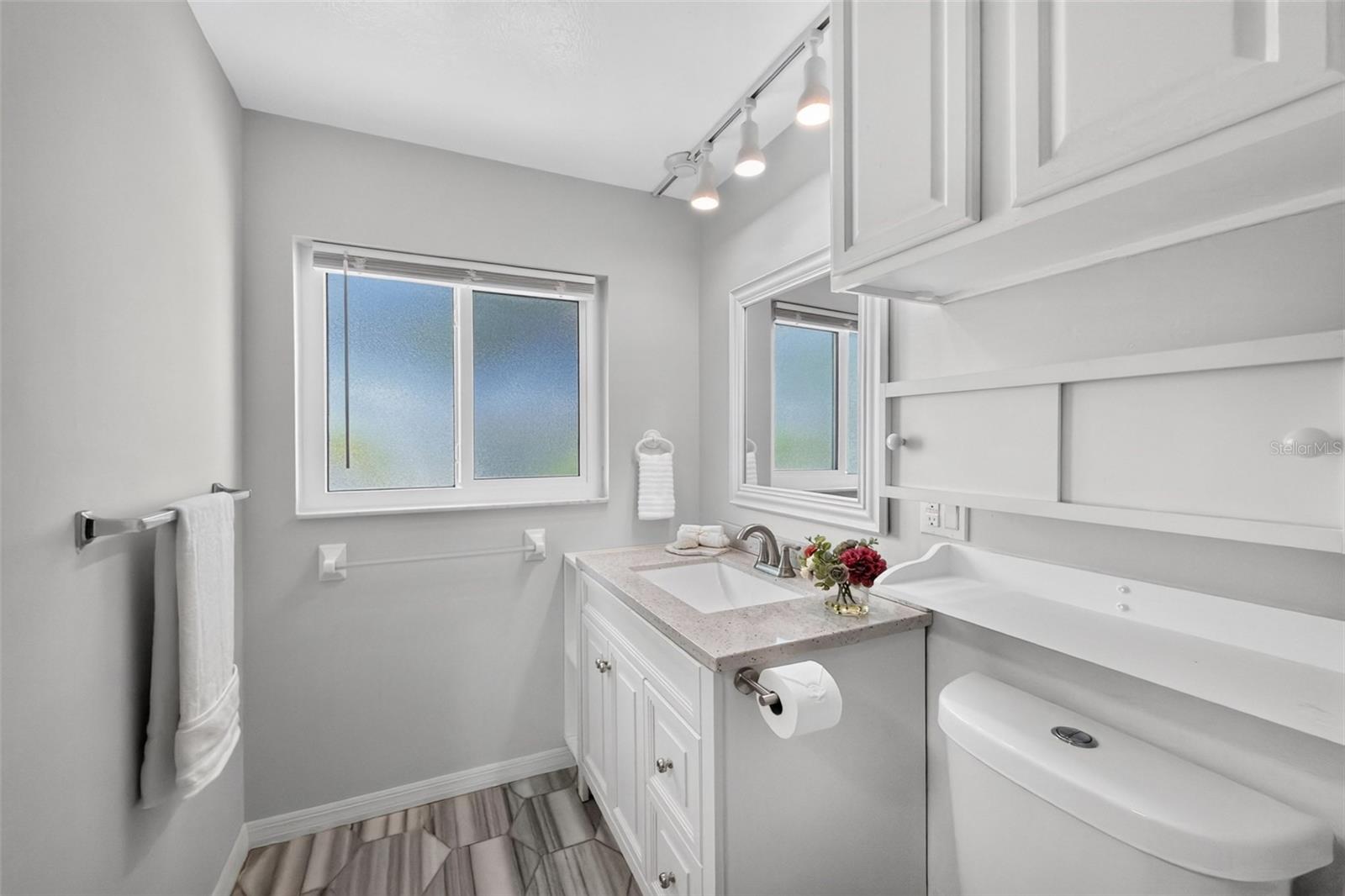 559 MOUNT VERNON DR — photo 29
