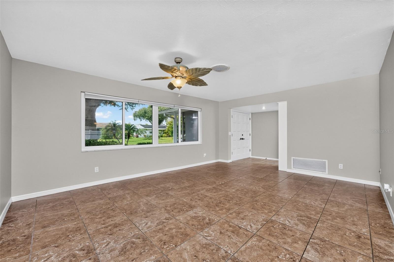559 MOUNT VERNON DR — photo 16