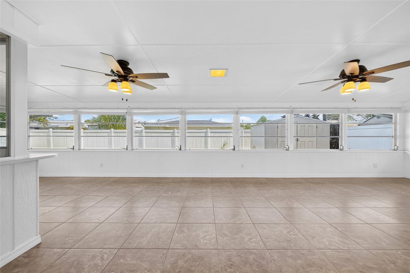 559 MOUNT VERNON DR — photo 37