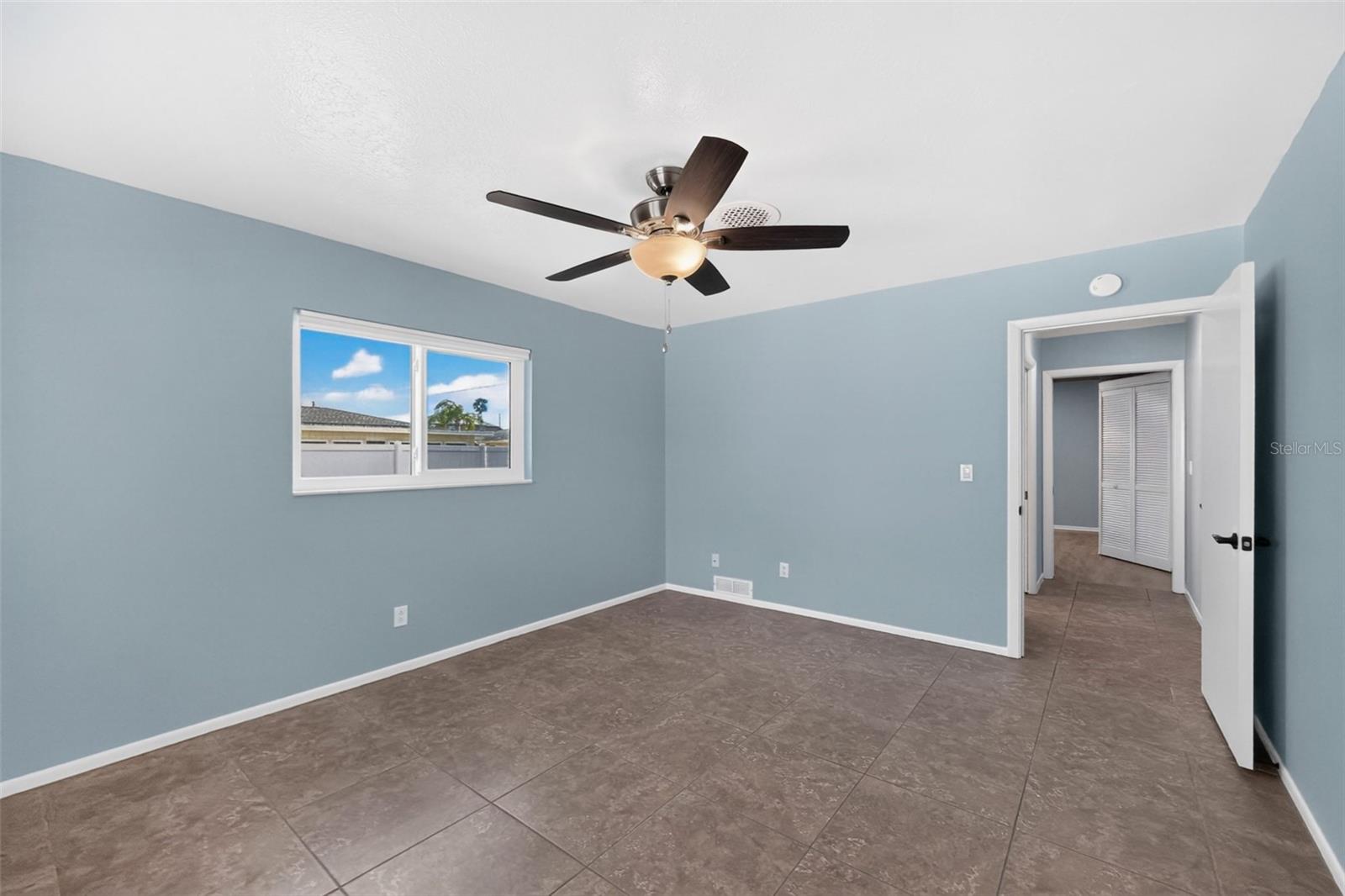 559 MOUNT VERNON DR — photo 32