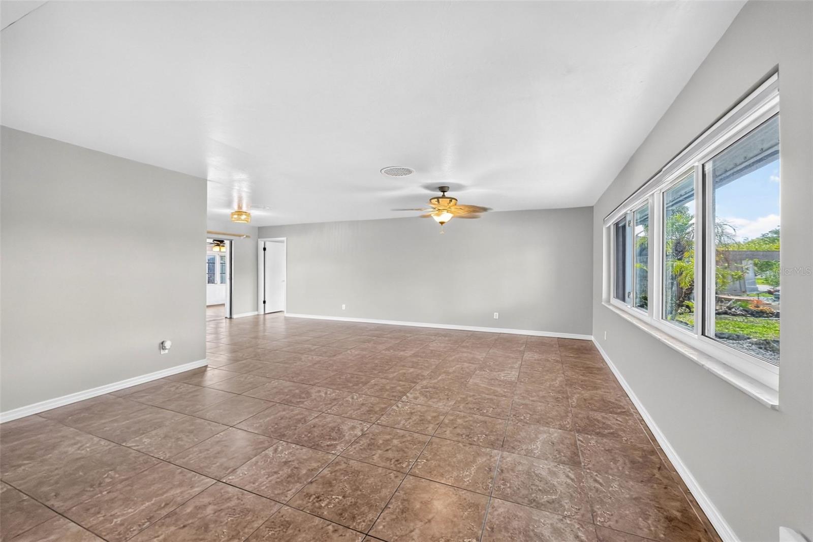 559 MOUNT VERNON DR — photo 19