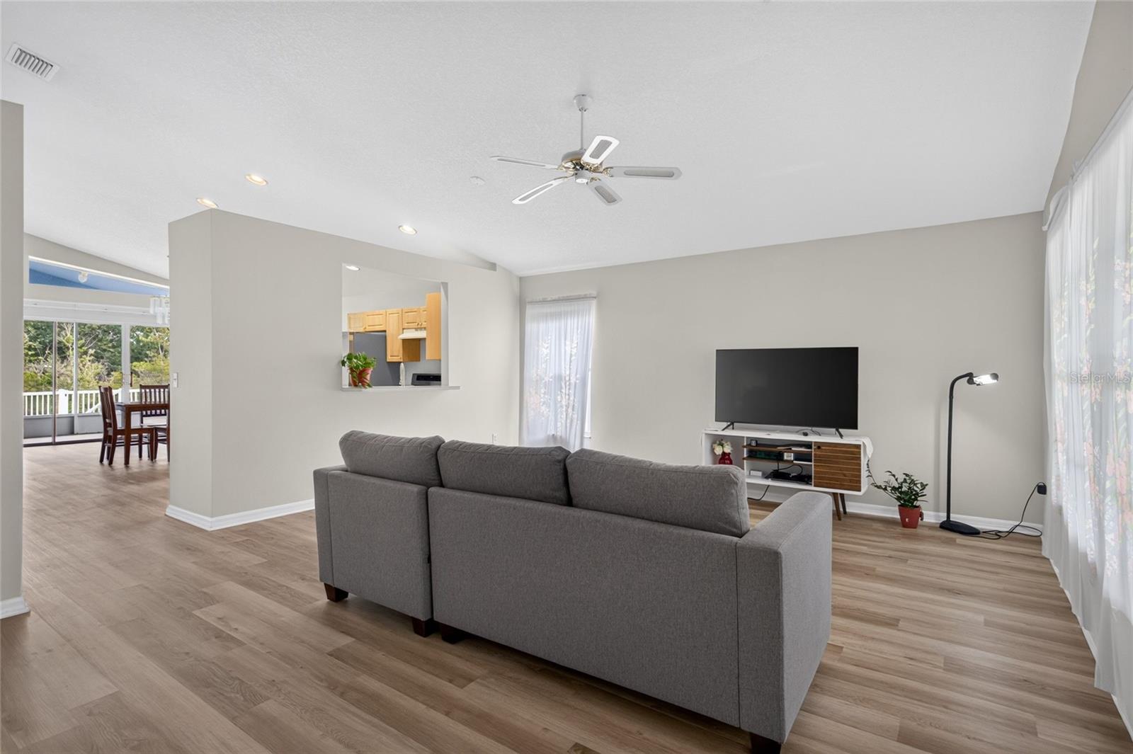 24331 CROSSCUT RD — photo 8