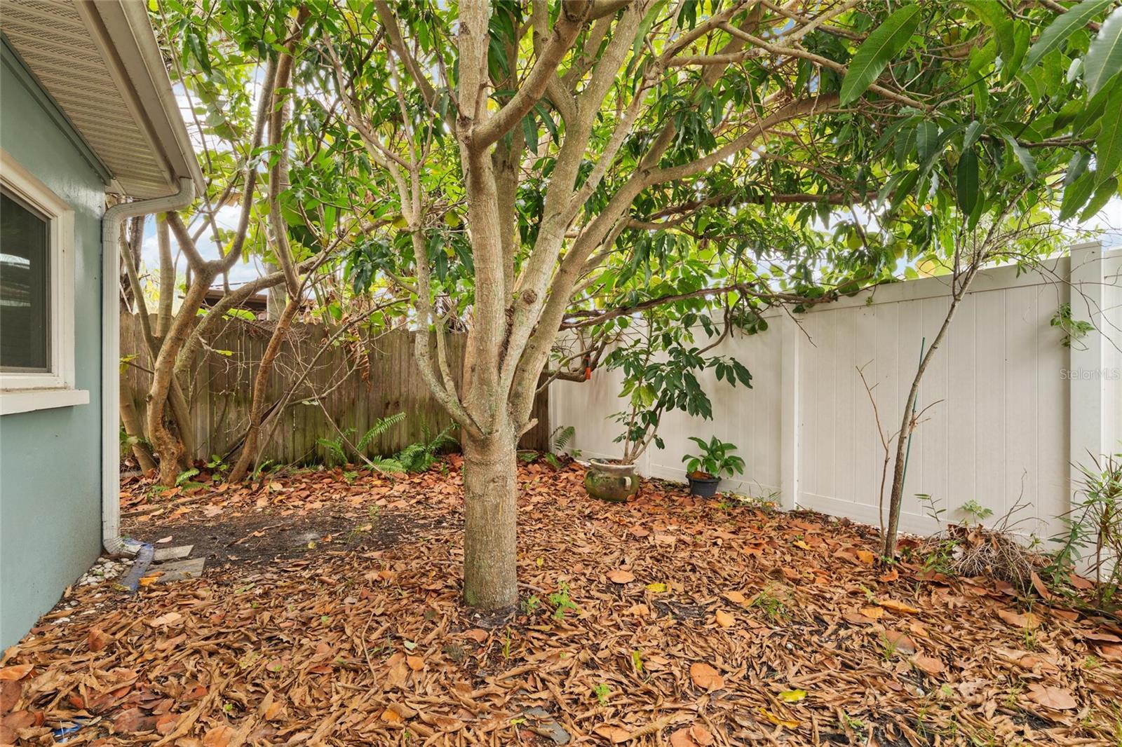 8404 FLAGSTONE DR — photo 26