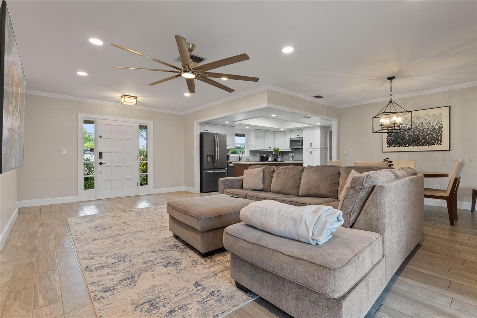8404 FLAGSTONE DR — photo 8