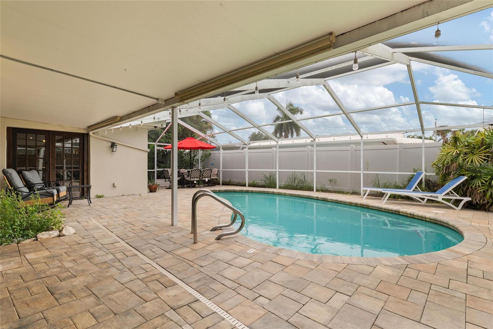 8404 FLAGSTONE DR — photo 2