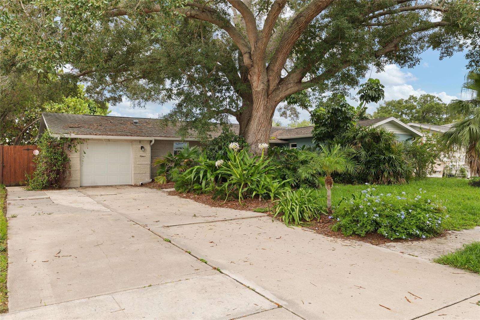 8404 FLAGSTONE DR — photo 27