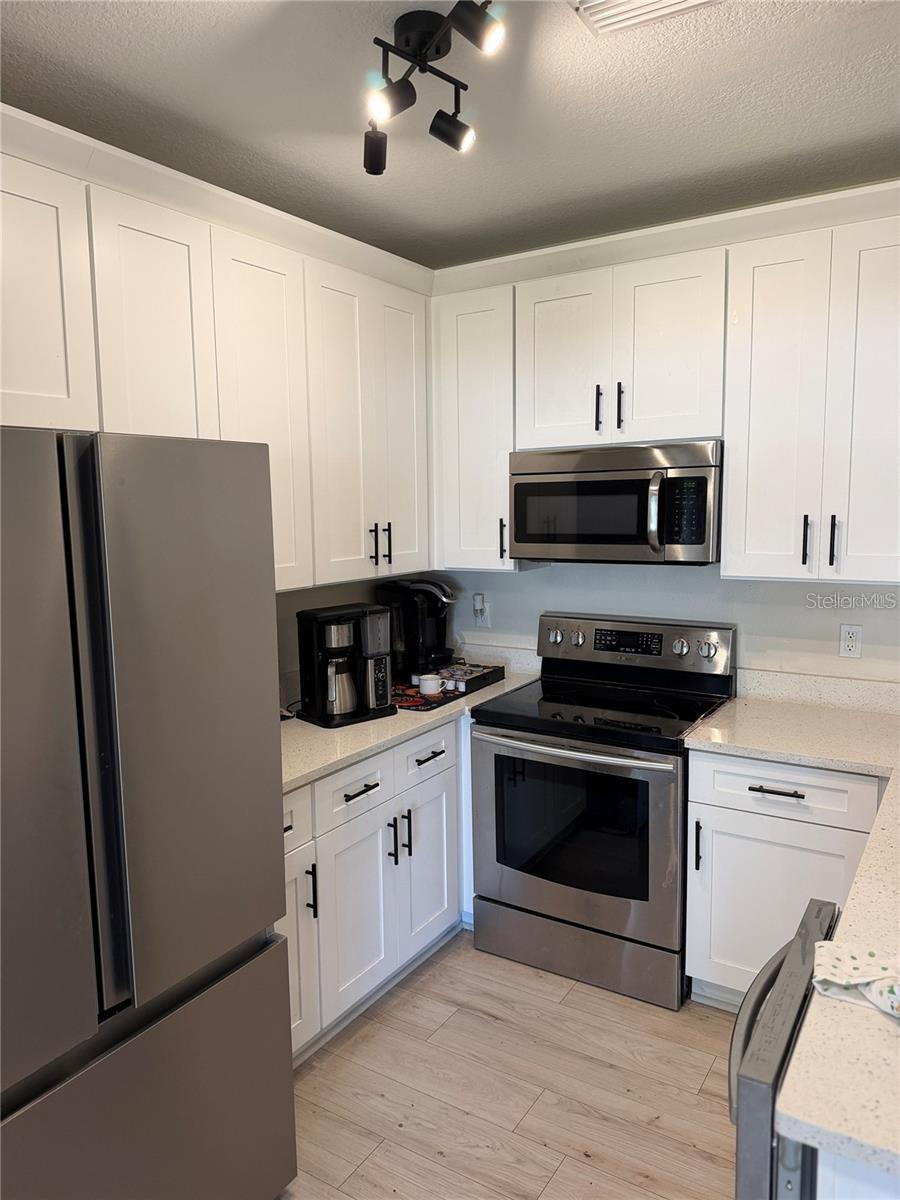 1532 BLUE MAGNOLIA RD — photo 3
