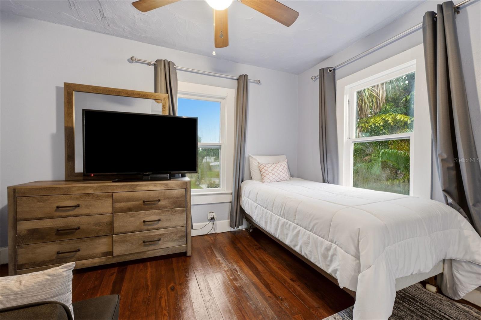 3052 ALTA VISTA ST — photo 32