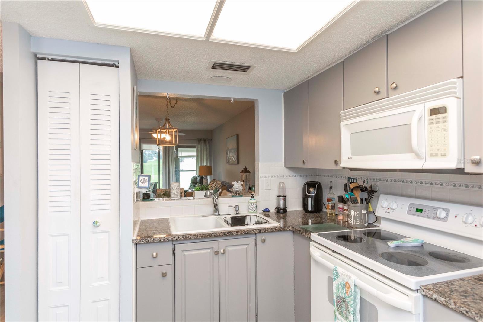 11140 CARRIAGE HILL DR #4 — photo 4