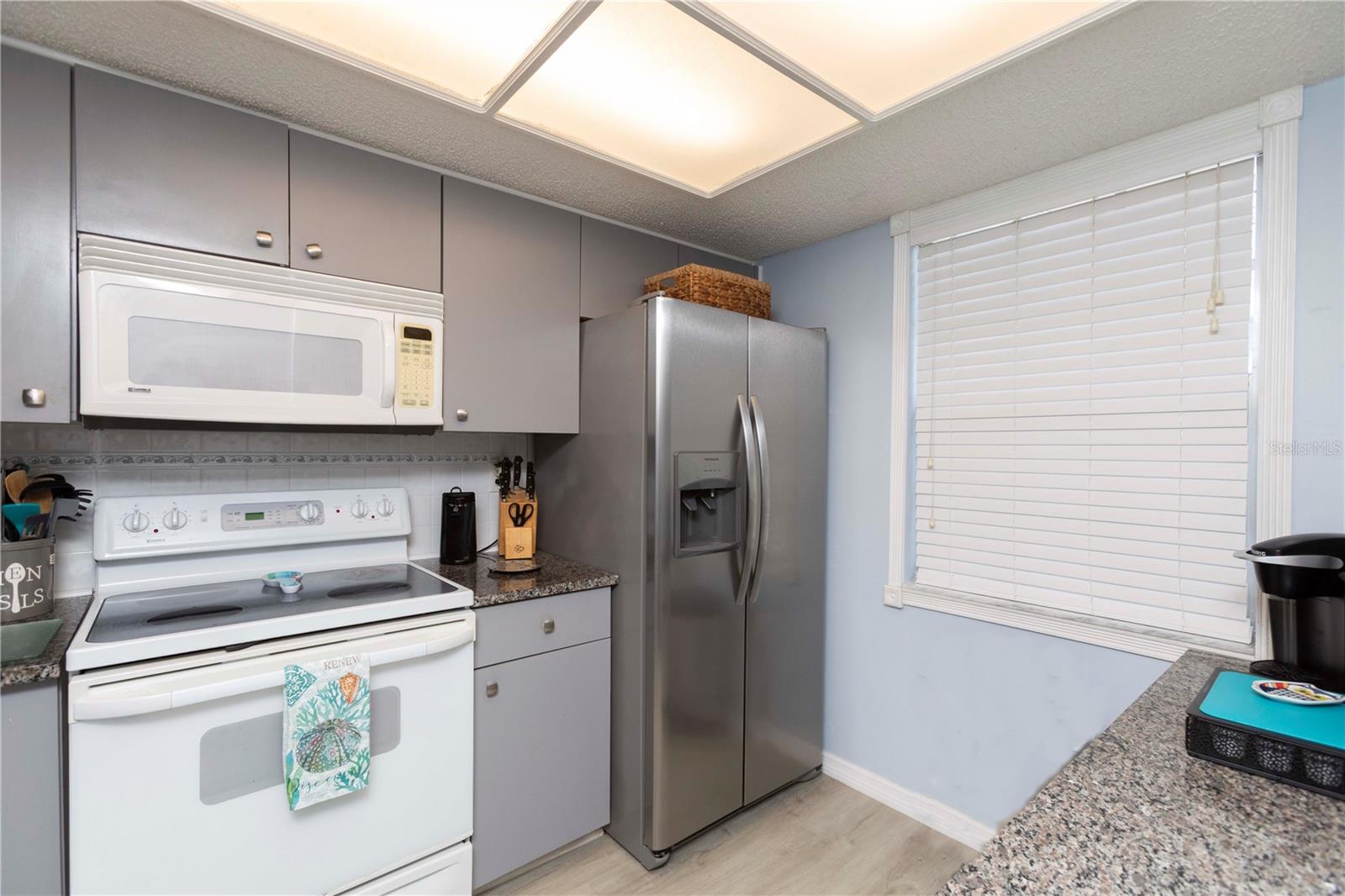 11140 CARRIAGE HILL DR #4 — photo 3