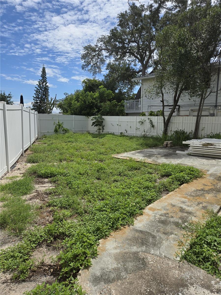 1216 FRANKLIN CIR — photo 10