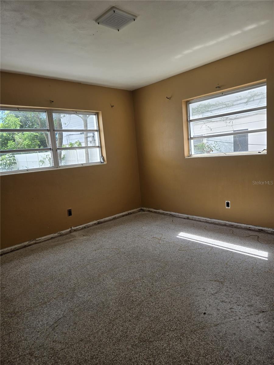 1216 FRANKLIN CIR — photo 3