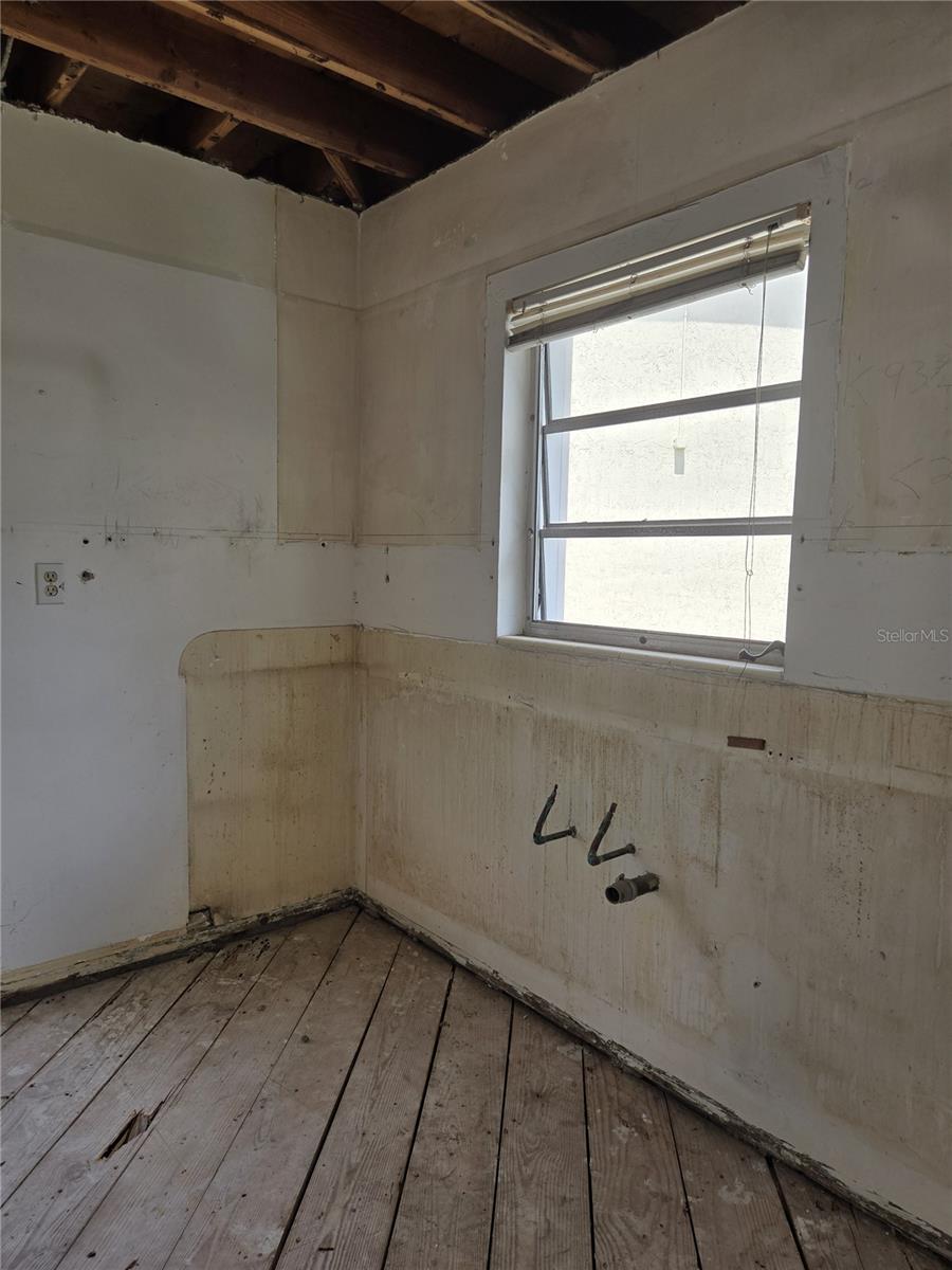 1216 FRANKLIN CIR — photo 15