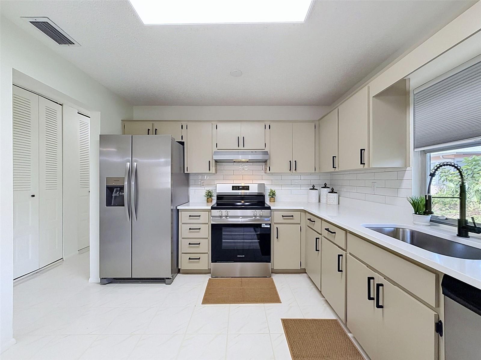 10819 LOS SANTOS DR — photo 10
