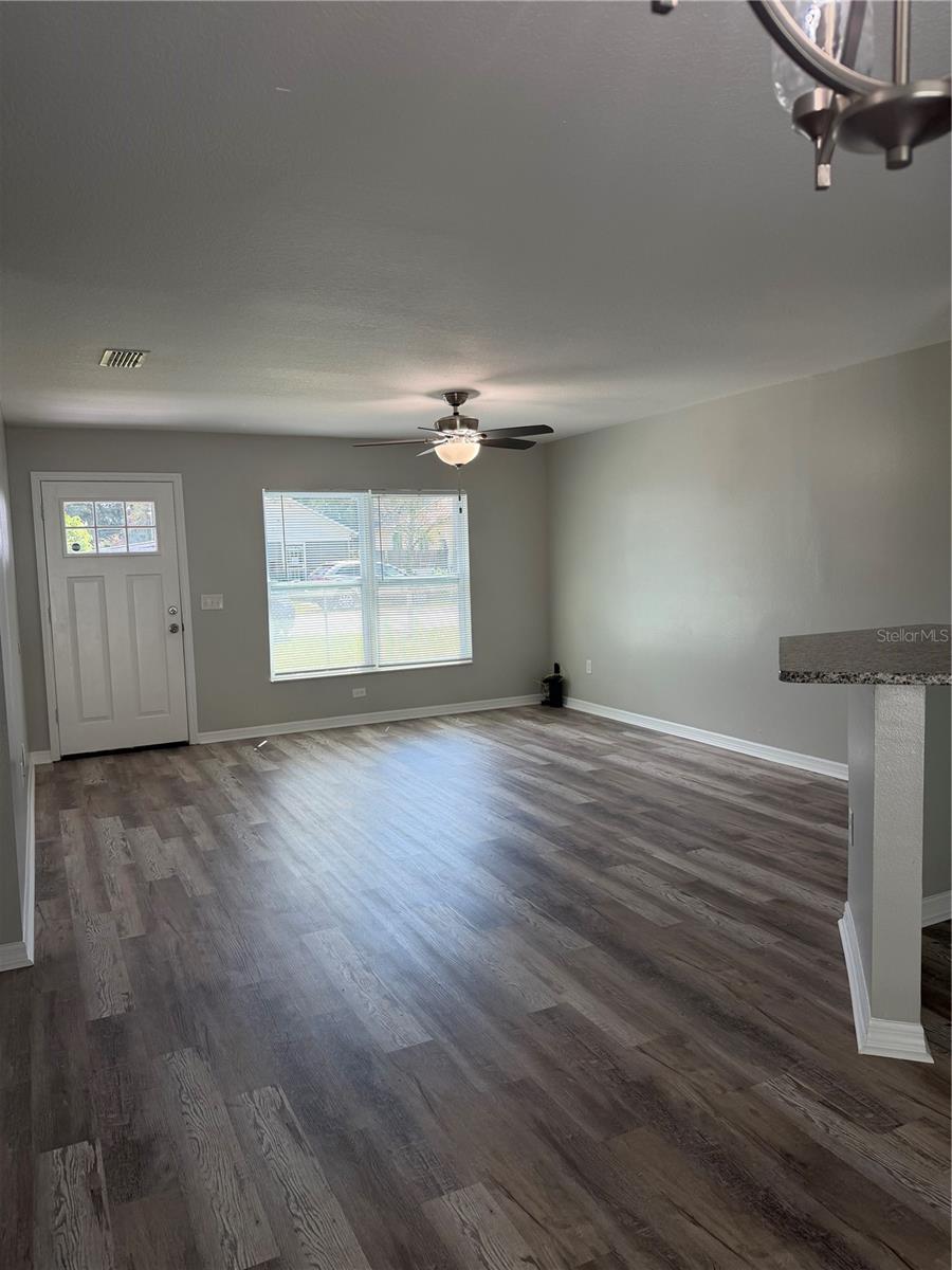 21015 MARKET ST — photo 11