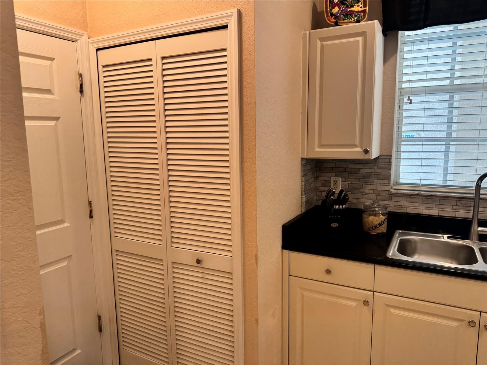 2427 MAGNOLIA CIR — photo 20