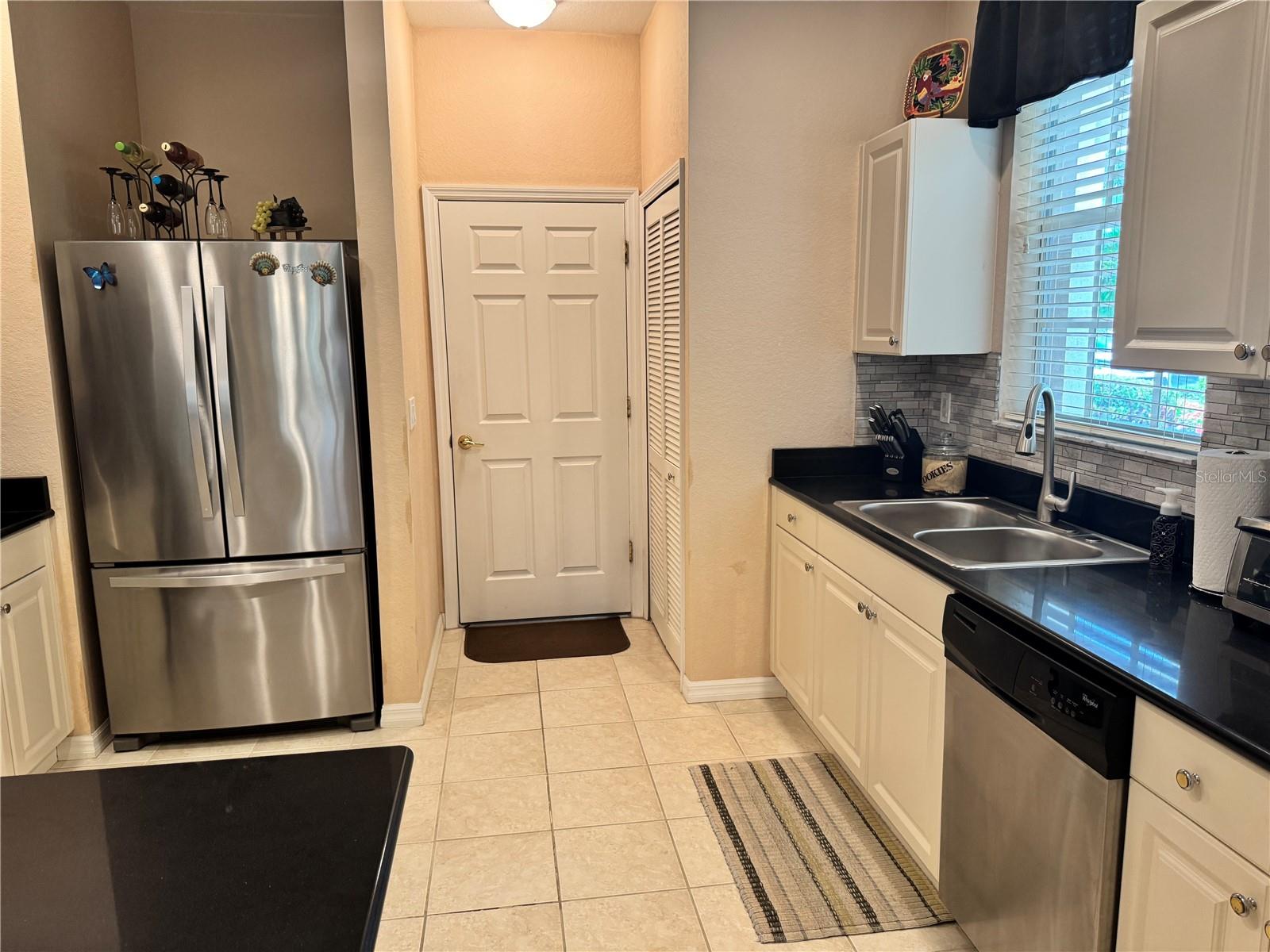 2427 MAGNOLIA CIR — photo 17