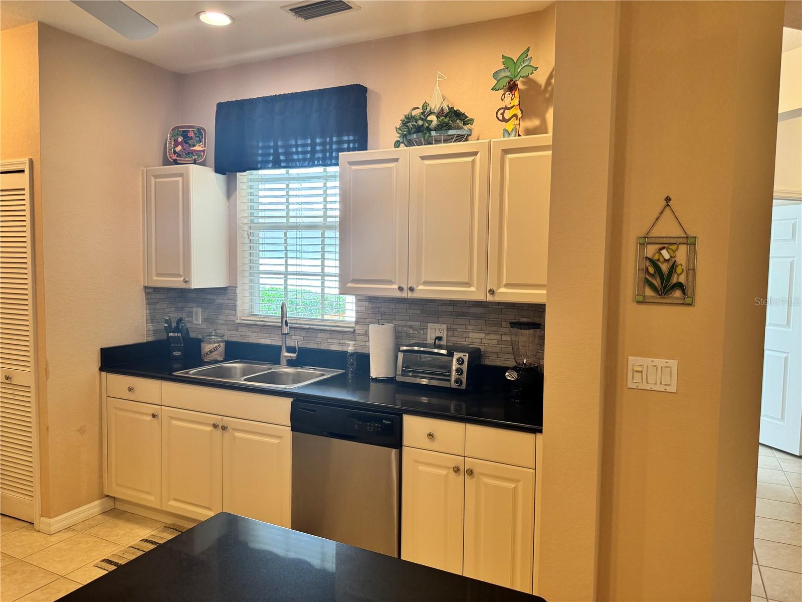 2427 MAGNOLIA CIR — photo 18