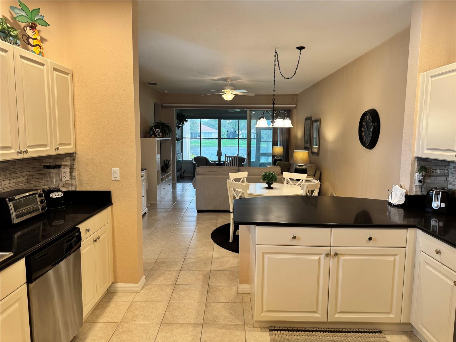 2427 MAGNOLIA CIR — photo 14