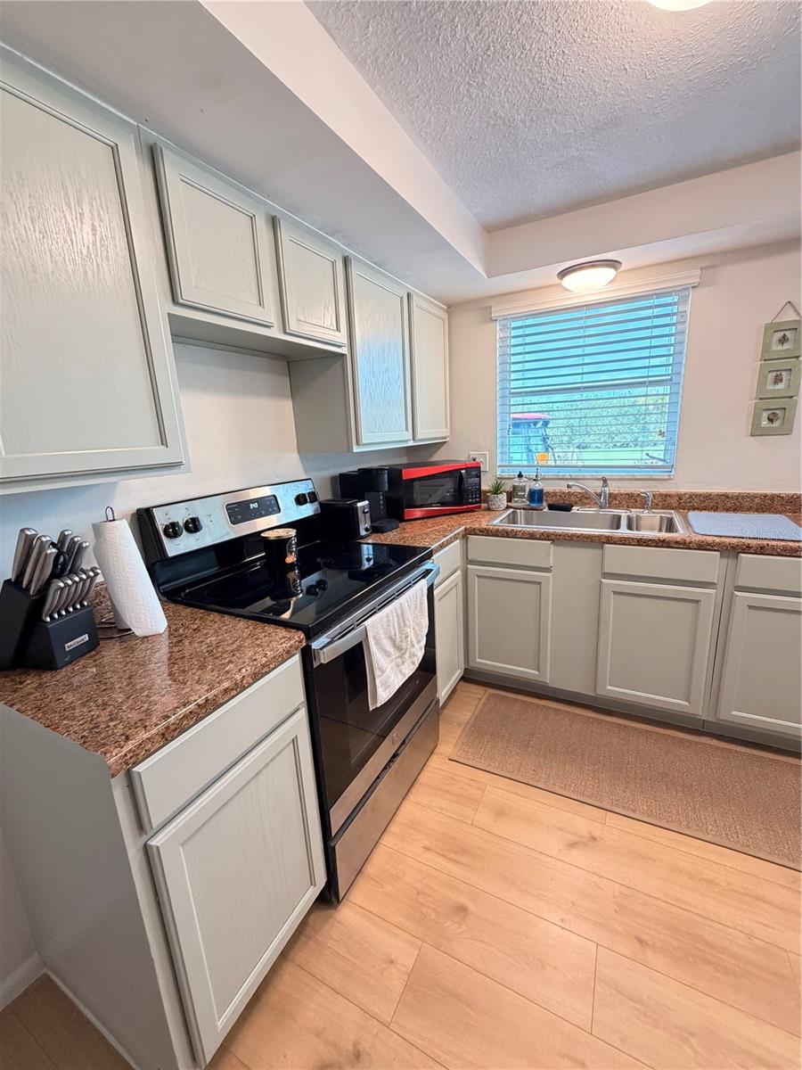 1322 N PINELLAS AVE — photo 24