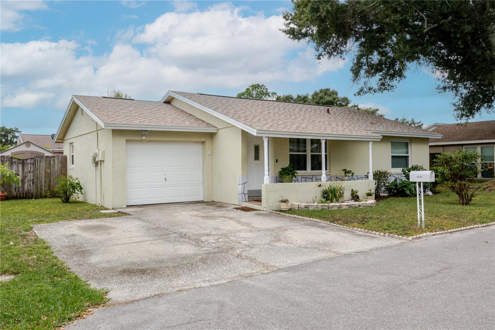 10118 HUNTERS POINT CT — photo 2