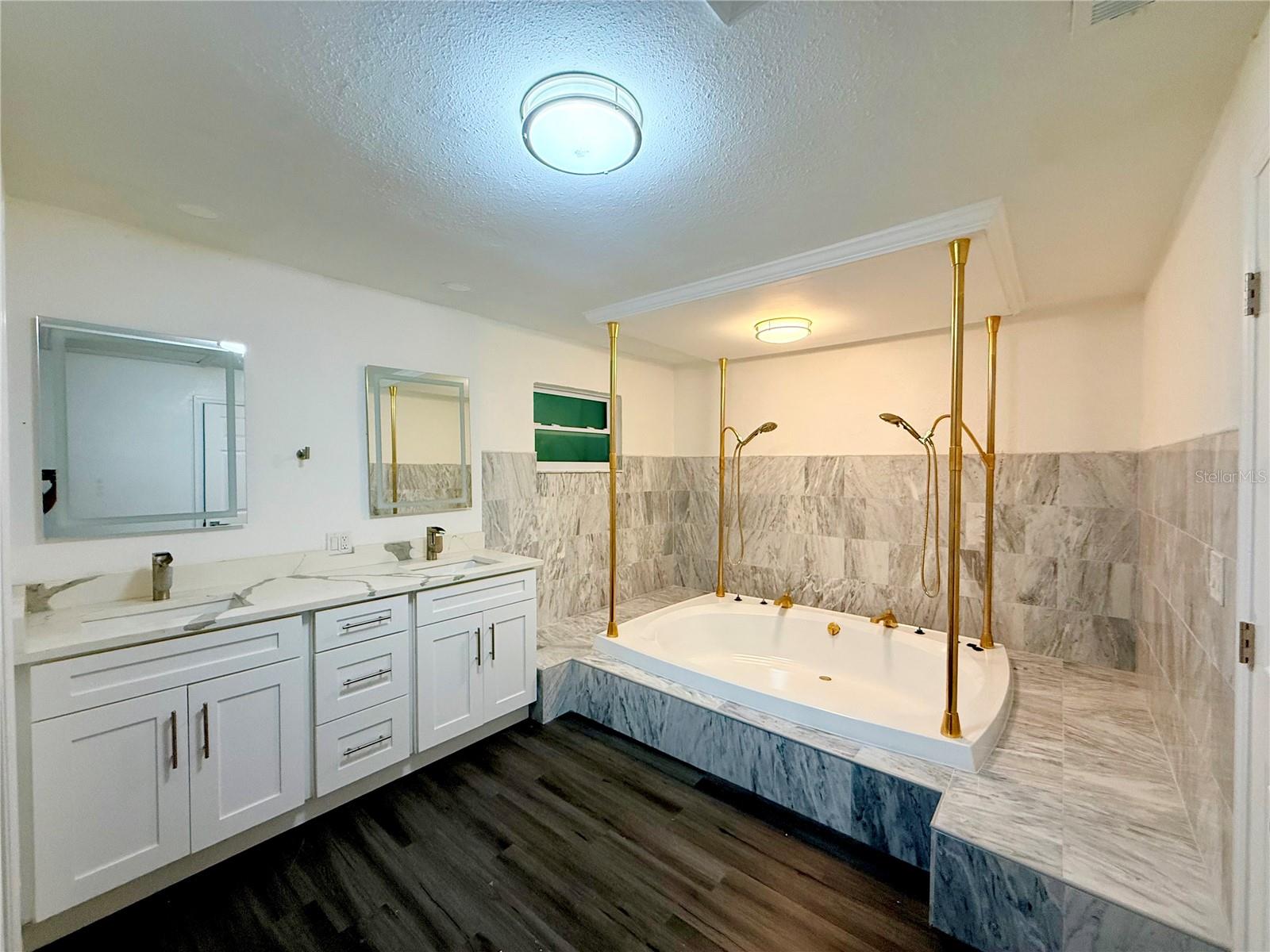 1557 ROBINSON DR N — photo 18