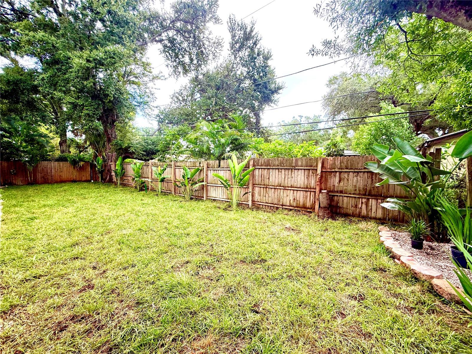 1557 ROBINSON DR N — photo 39