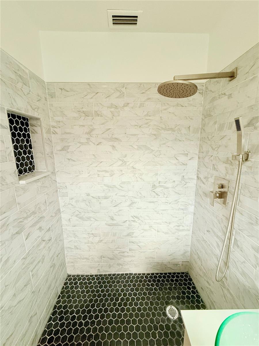 1557 ROBINSON DR N — photo 26