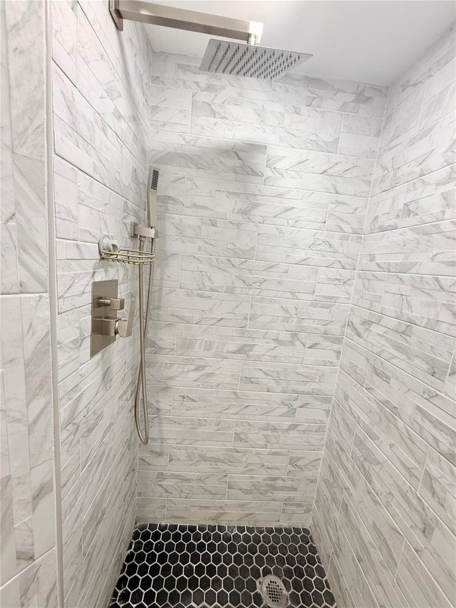 1557 ROBINSON DR N — photo 27