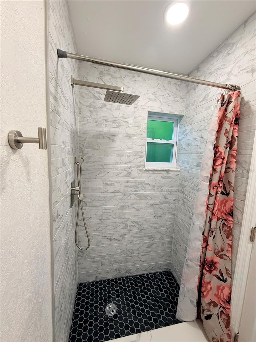 1557 ROBINSON DR N — photo 31