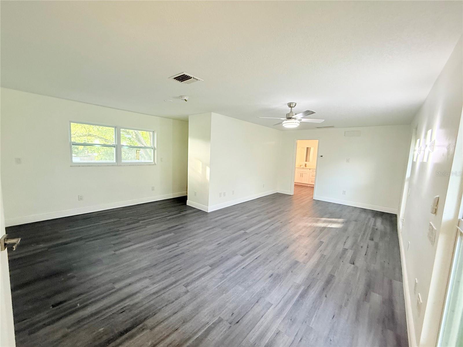 1557 ROBINSON DR N — photo 15