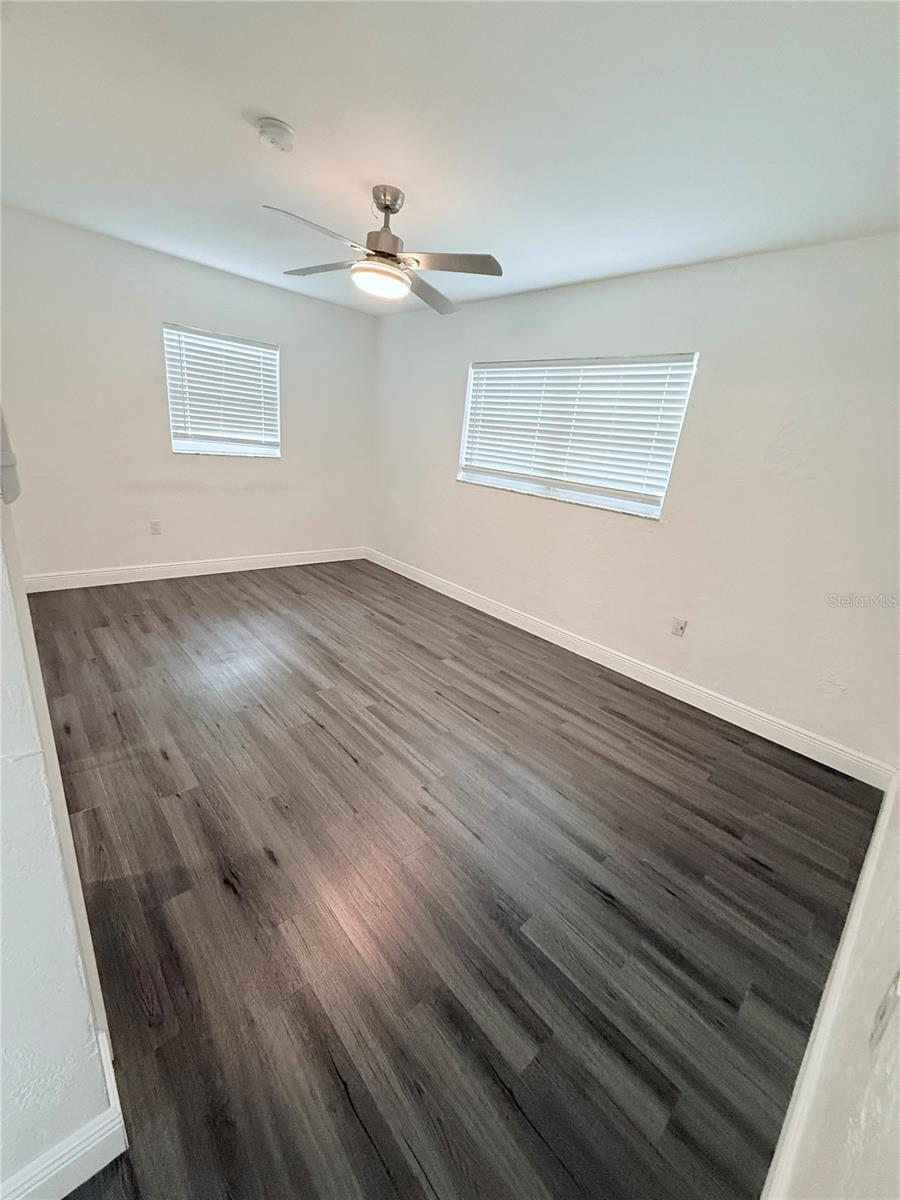 1557 ROBINSON DR N — photo 21