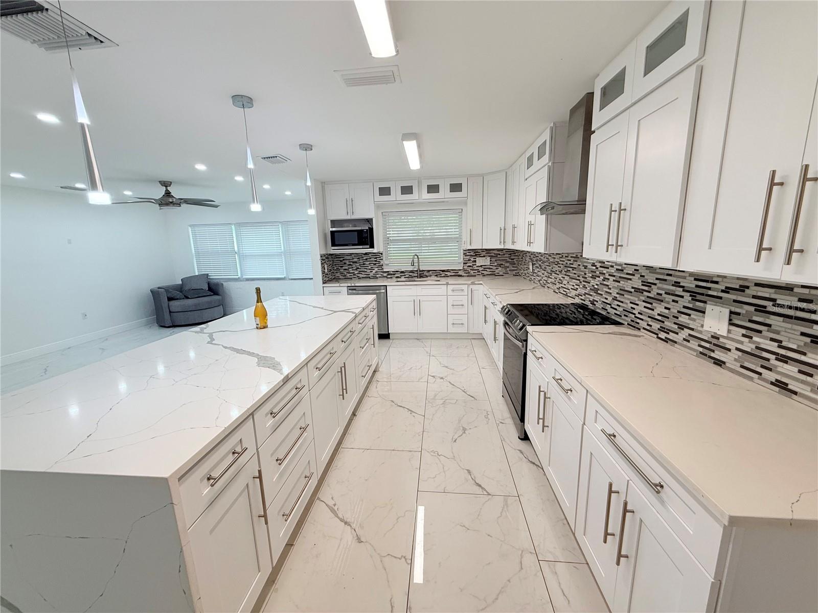 1557 ROBINSON DR N — photo 10