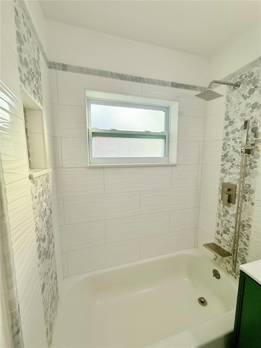 1557 ROBINSON DR N — photo 29