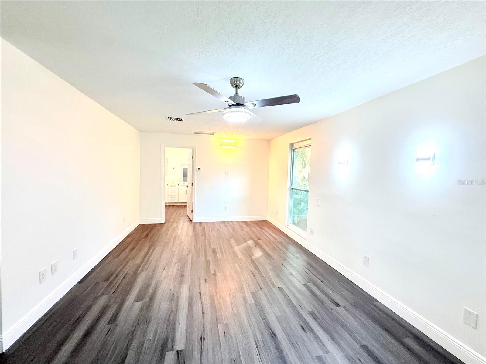 1557 ROBINSON DR N — photo 17