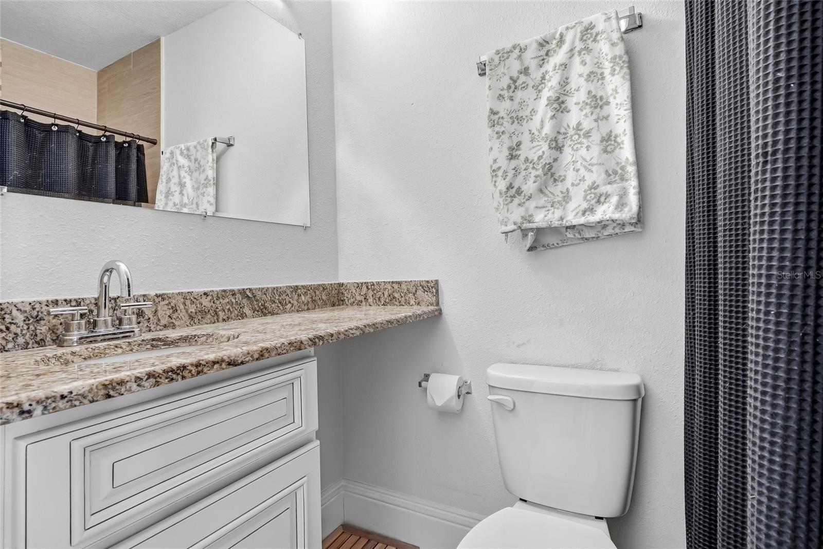 6031 HOBSON ST NE — photo 27