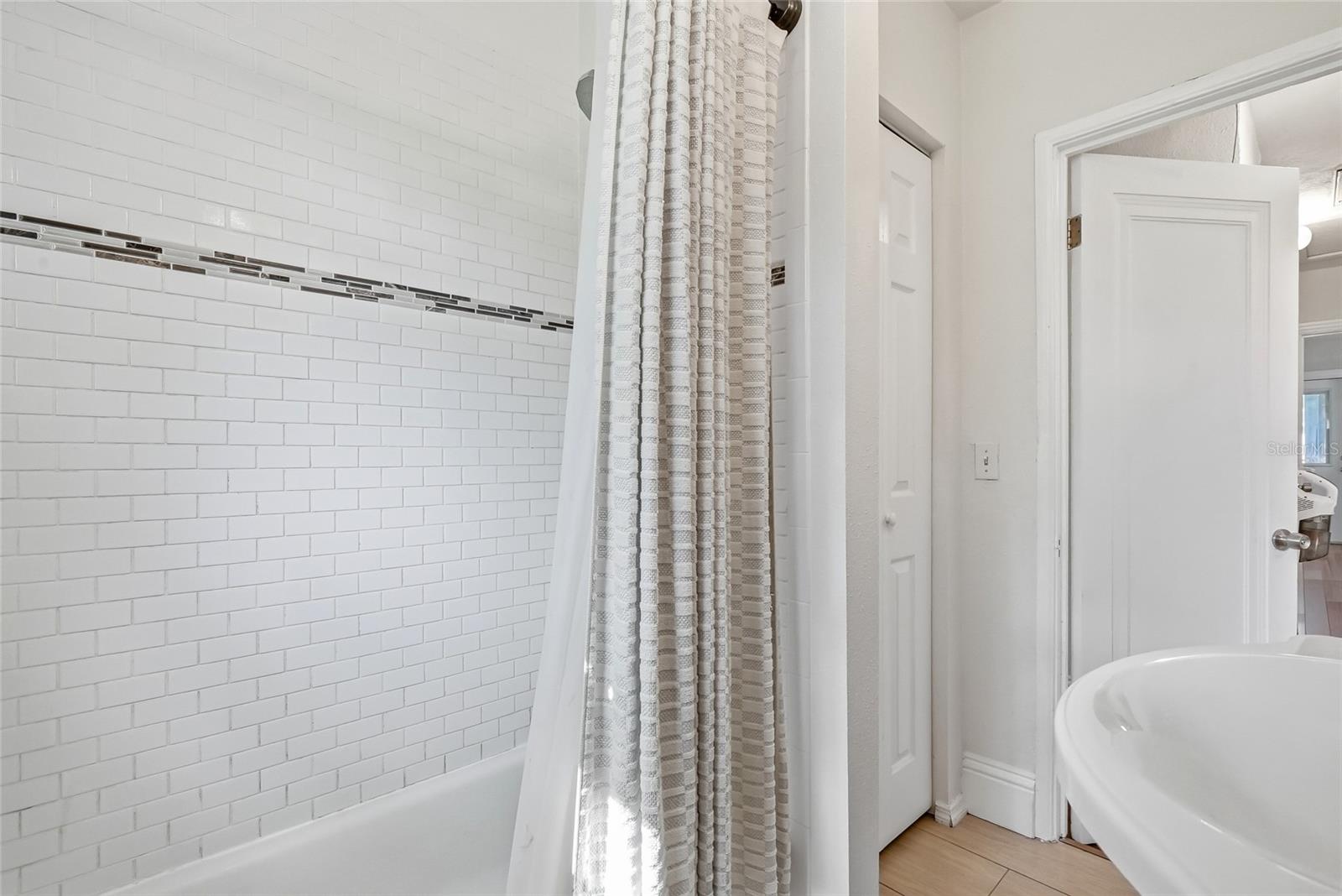 6031 HOBSON ST NE — photo 23
