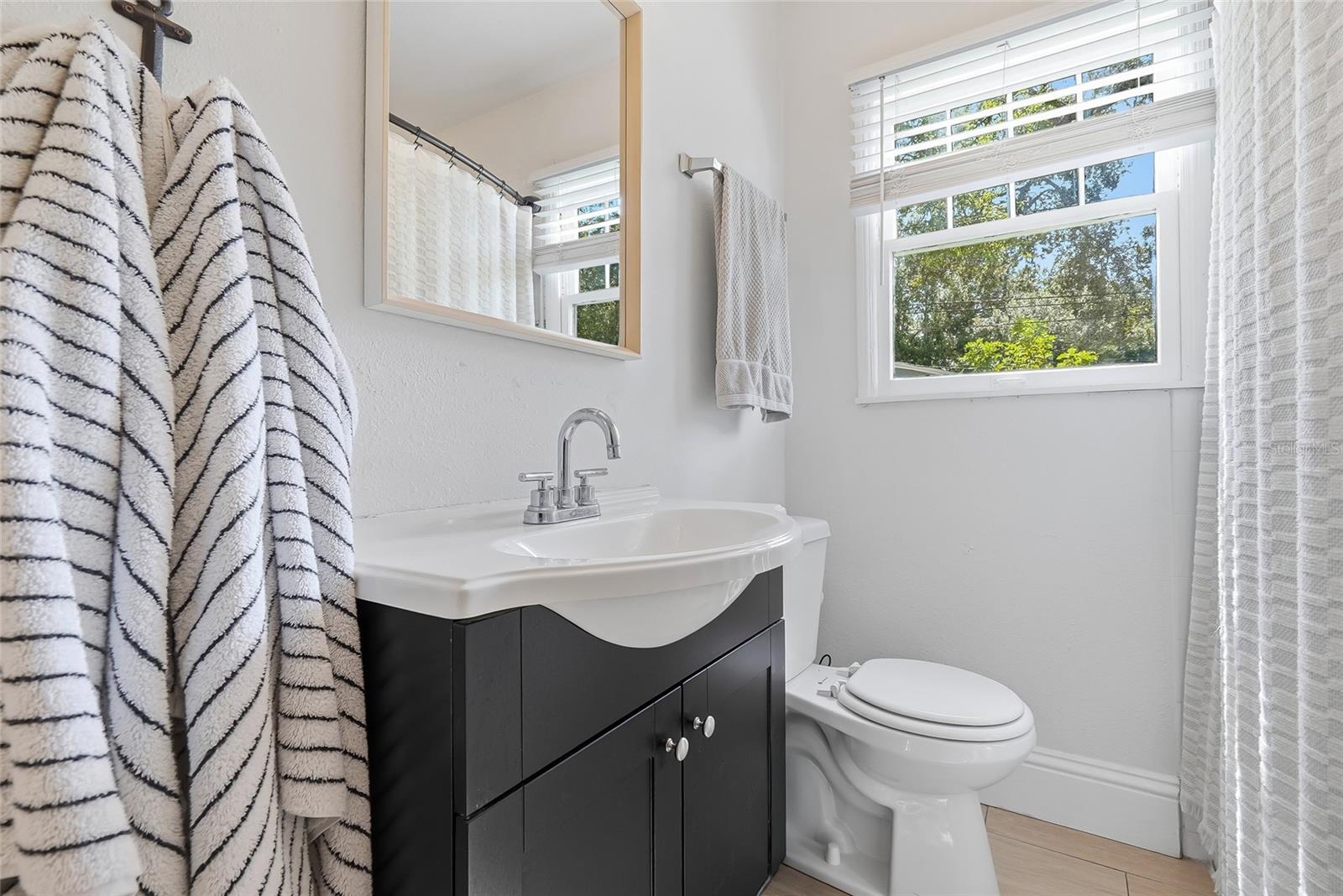6031 HOBSON ST NE — photo 22